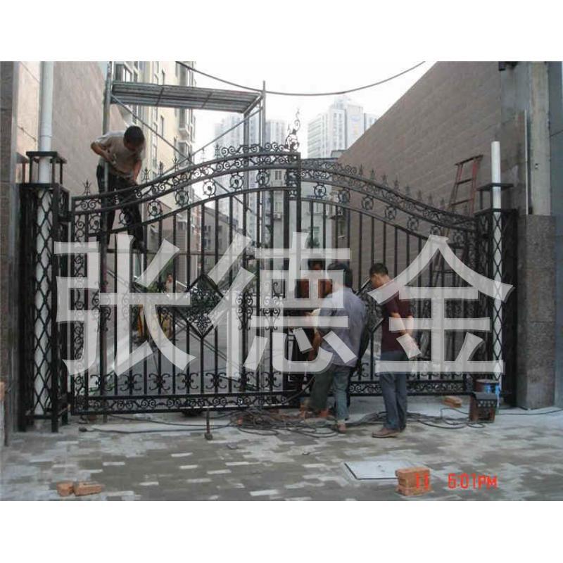 铁艺之美 从护栏到卷帘门的多元应用与价值